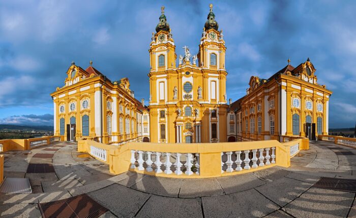 Facciata barocca dell'Abbazia di Melk in Austria