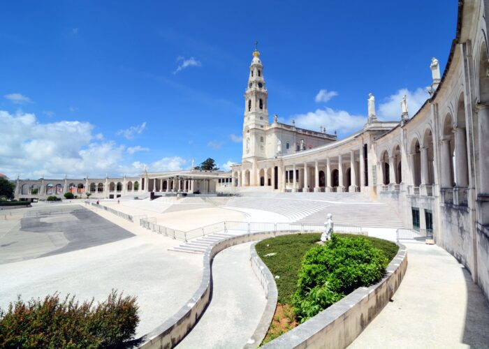 Il Santuario di Fatima in mattinata in una giornata di sole