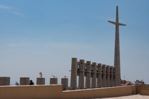 Croce monumentale e campanile a carillon della chiesa di San Pio da Pietrelcina a San Giovanni Rotondo, Puglia, Italia