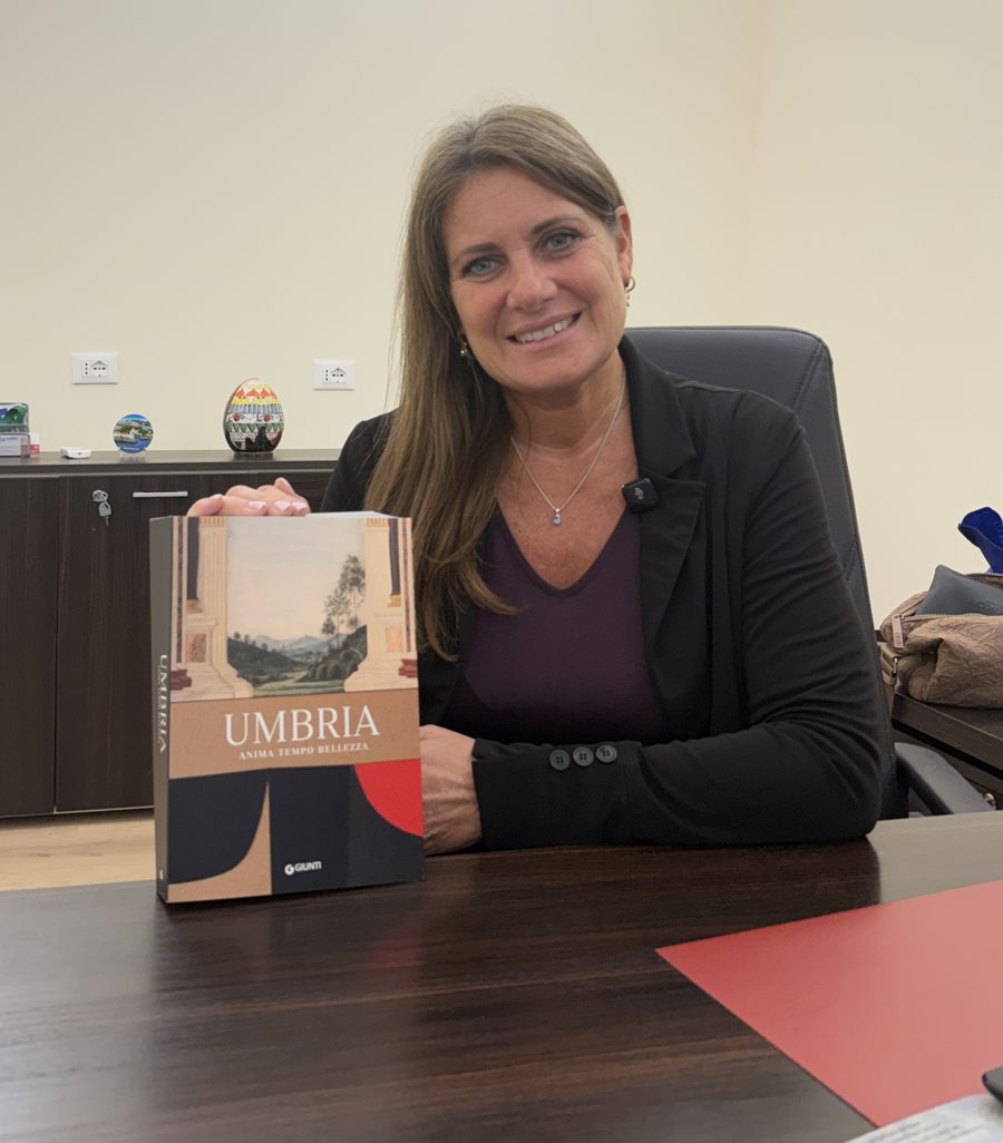 Mariangela Gordini nell'ufficio Nova Itinera di Perugia